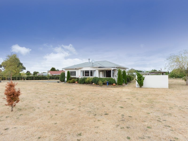 11 Buckland Street, Waipawa - Carousel 1