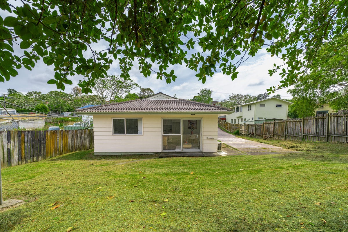 2/23 Shoreham Street, Avondale, Auckland - Carousel 1