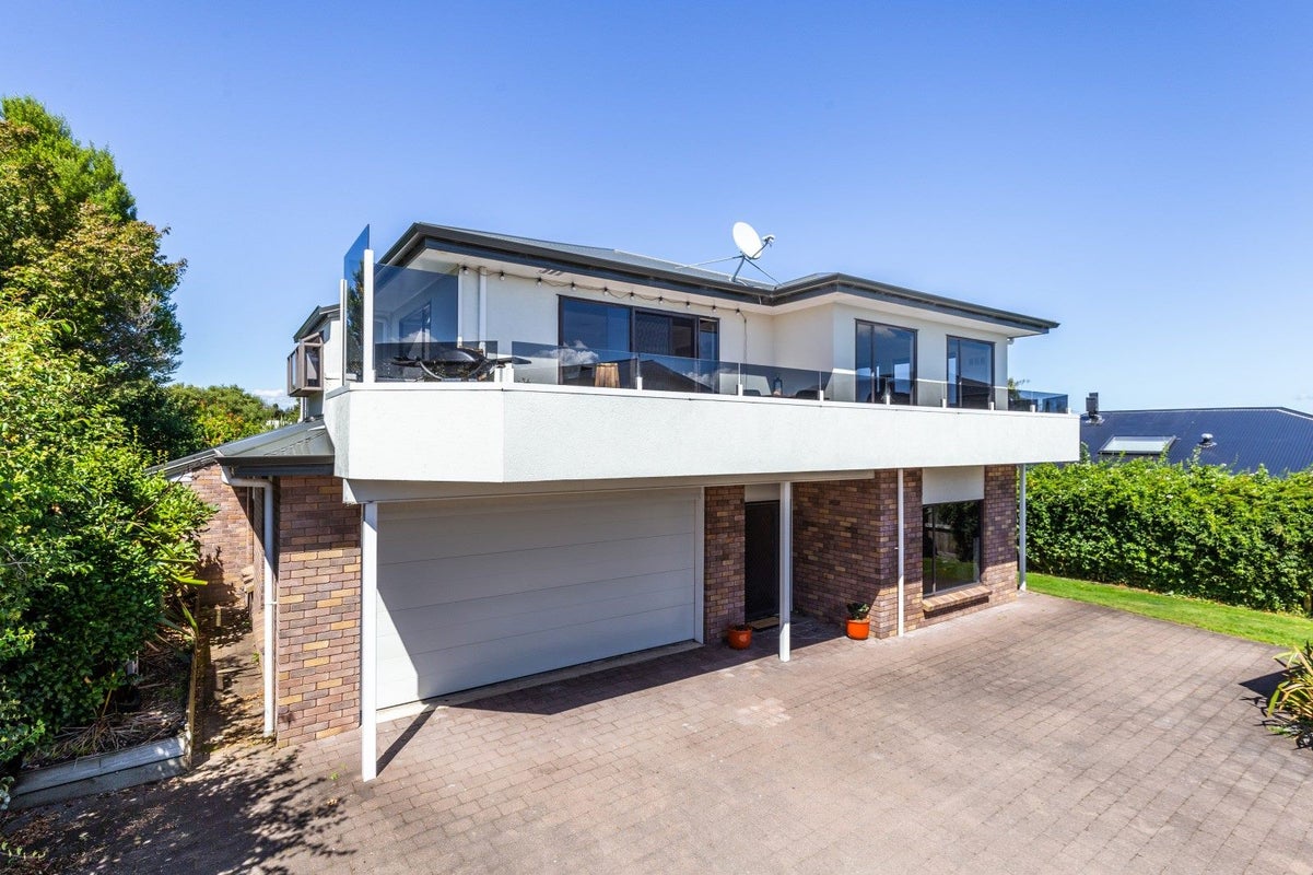 2/23 Harvey Street, Waipahihi, Taupo - Carousel 1