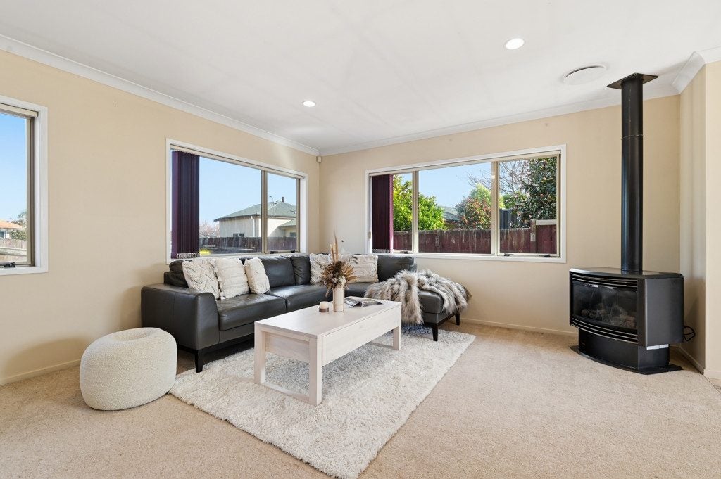 23 Courtenay Place, Owhata, Rotorua - Carousel 2