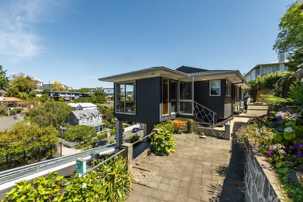 4A Lucy Road, Bluff Hill, Napier - Carousel 1