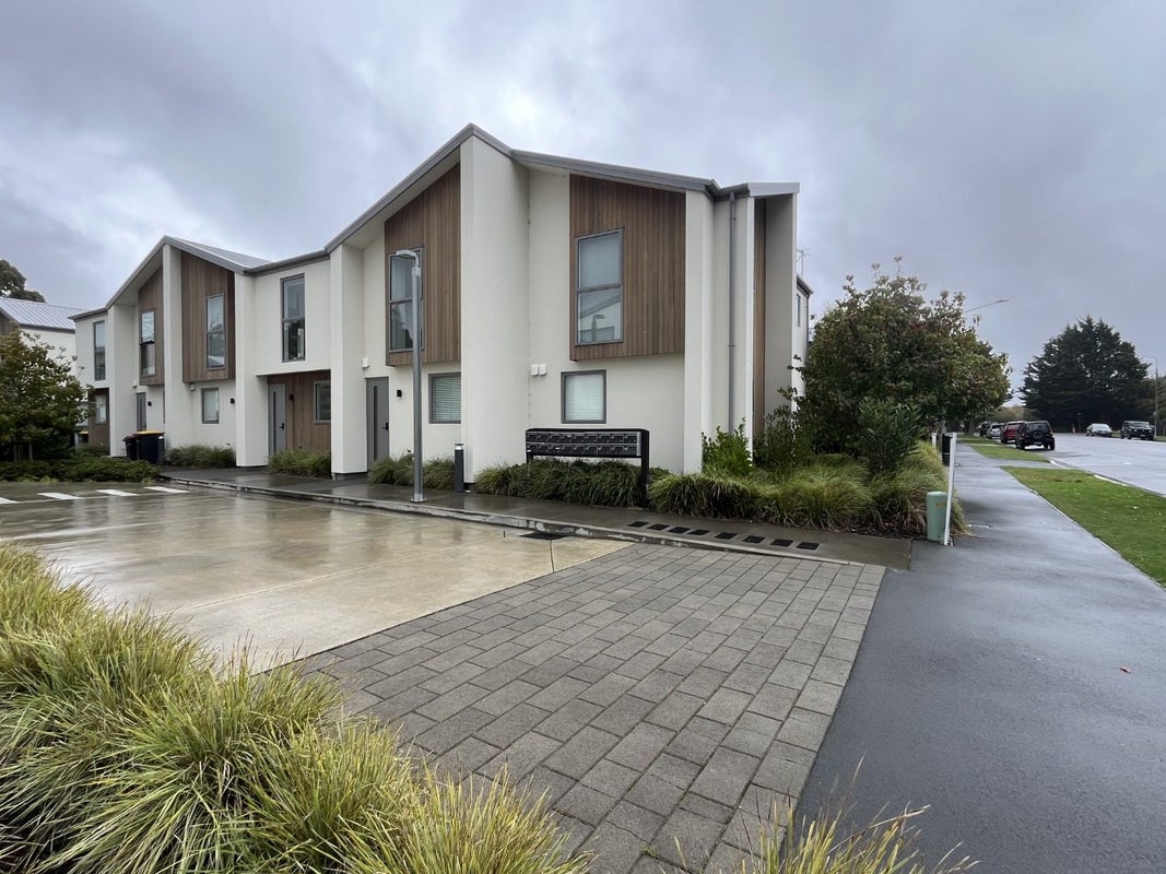 4/7 Lindores Street, Addington, Christchurch - Carousel 2