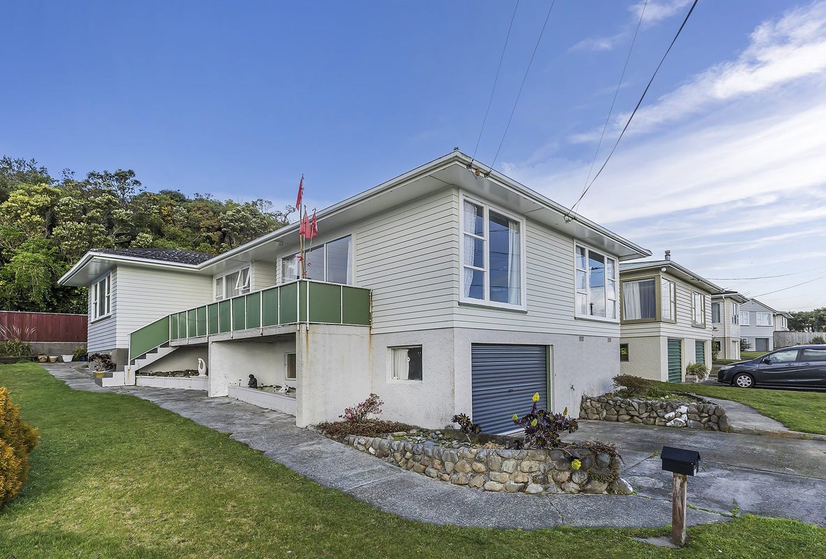 27 Bancroft Terrace, Newlands, Wellington - Carousel 1