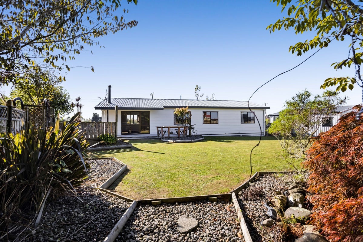 7 Swansea Road, Stratford, Stratford - Carousel 1