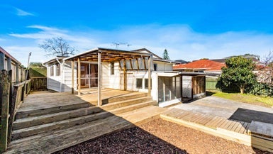 1/330 Bucklands Beach Road, Bucklands Beach, Auckland - Carousel 1
