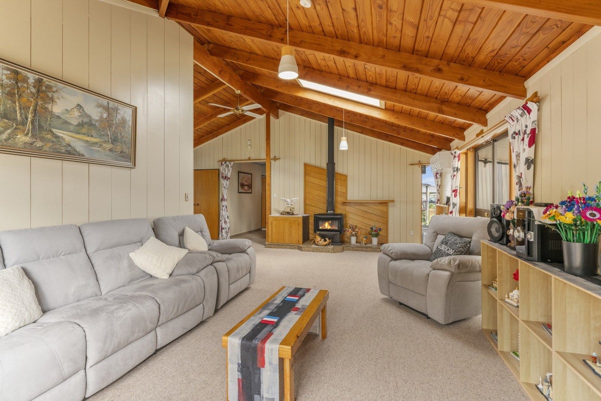 12 Puriri Street, Hilltop, Taupo - Carousel 2