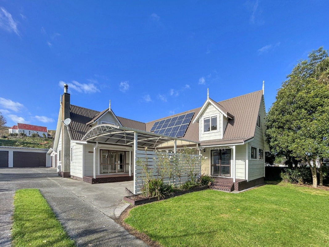 9 Main Street, Hunterville - Carousel 20