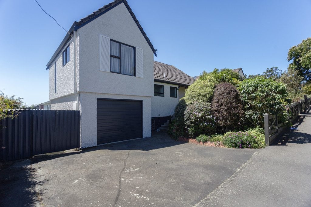 46 Tamar Street, South Hill, Oamaru - Carousel 21