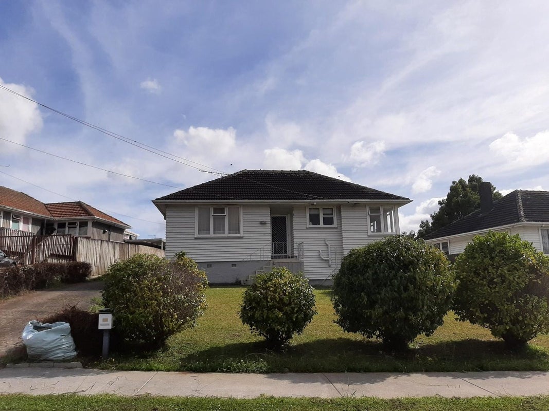 12 Melling Street, Glen Innes, Auckland - Carousel 1