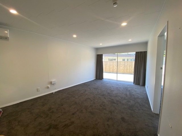 3C Peckham Grove, Tawa, Wellington - Carousel 2