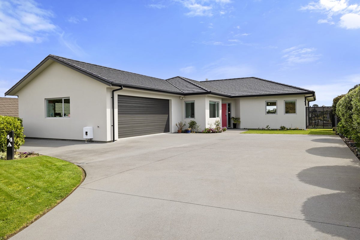 44A Ainslee Street, Highlands Park, New Plymouth - Carousel 1
