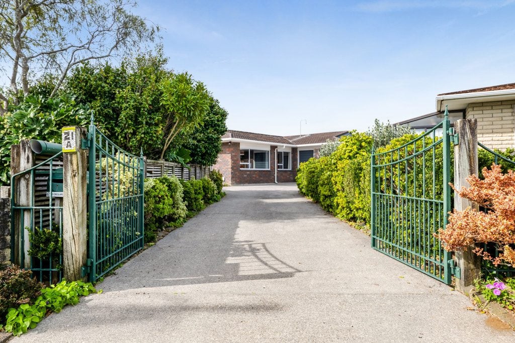 21A Sanders Avenue, Westown, New Plymouth - Carousel 1