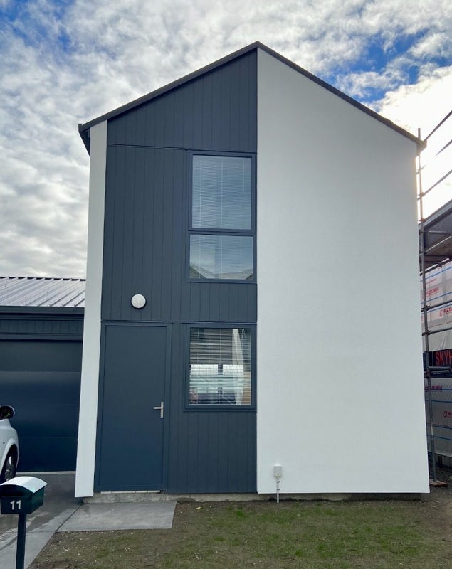 11 Wheatsheaf Lane, Heathcote Valley, Christchurch - Carousel 1