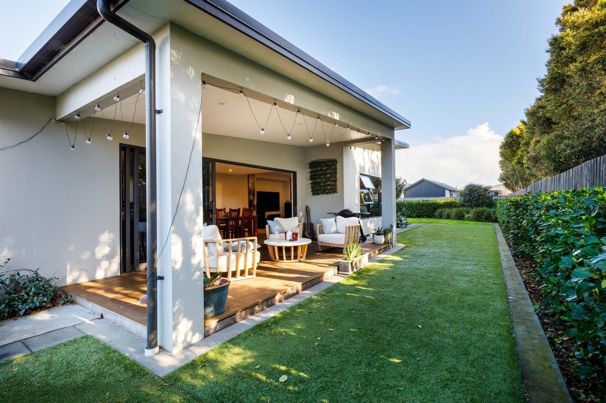 25 Nadine Stanton Drive, Bell Block, New Plymouth - Carousel 1