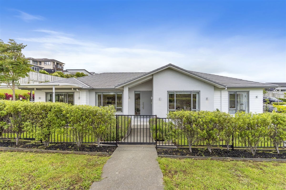 2 Doidge Street, Beachlands, Auckland - Carousel 1