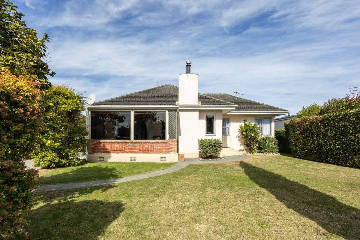 12 Anzac Avenue, Onekawa, Napier - Carousel 1