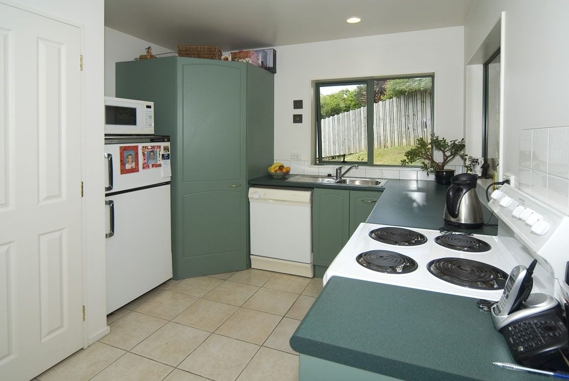 10 Sherwood Grove, Northcross, Auckland - Carousel 2