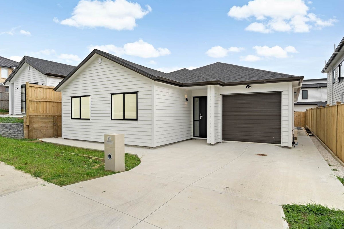 28 Cloonlyon Drive, Flat Bush, Auckland - Carousel 1