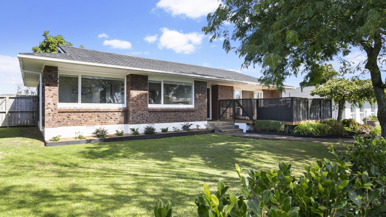 39 Meadway, Sunnyhills, Auckland - Carousel 1