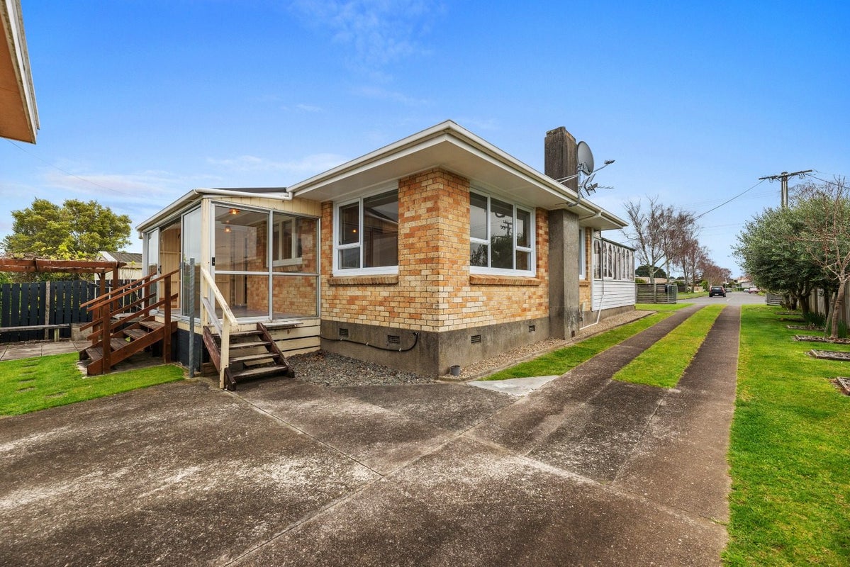 18 Short Street, Otumoetai, Tauranga - Carousel 2