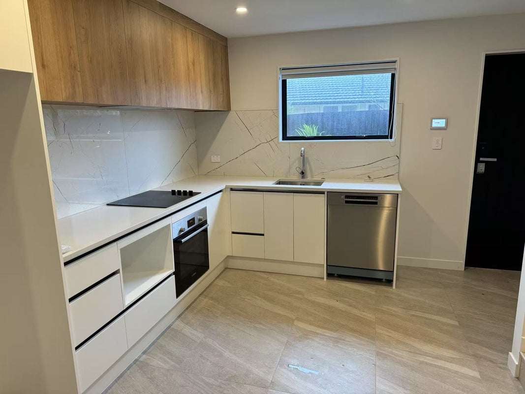 31 Windy Ridge Road, Glenfield, Auckland - Carousel 1