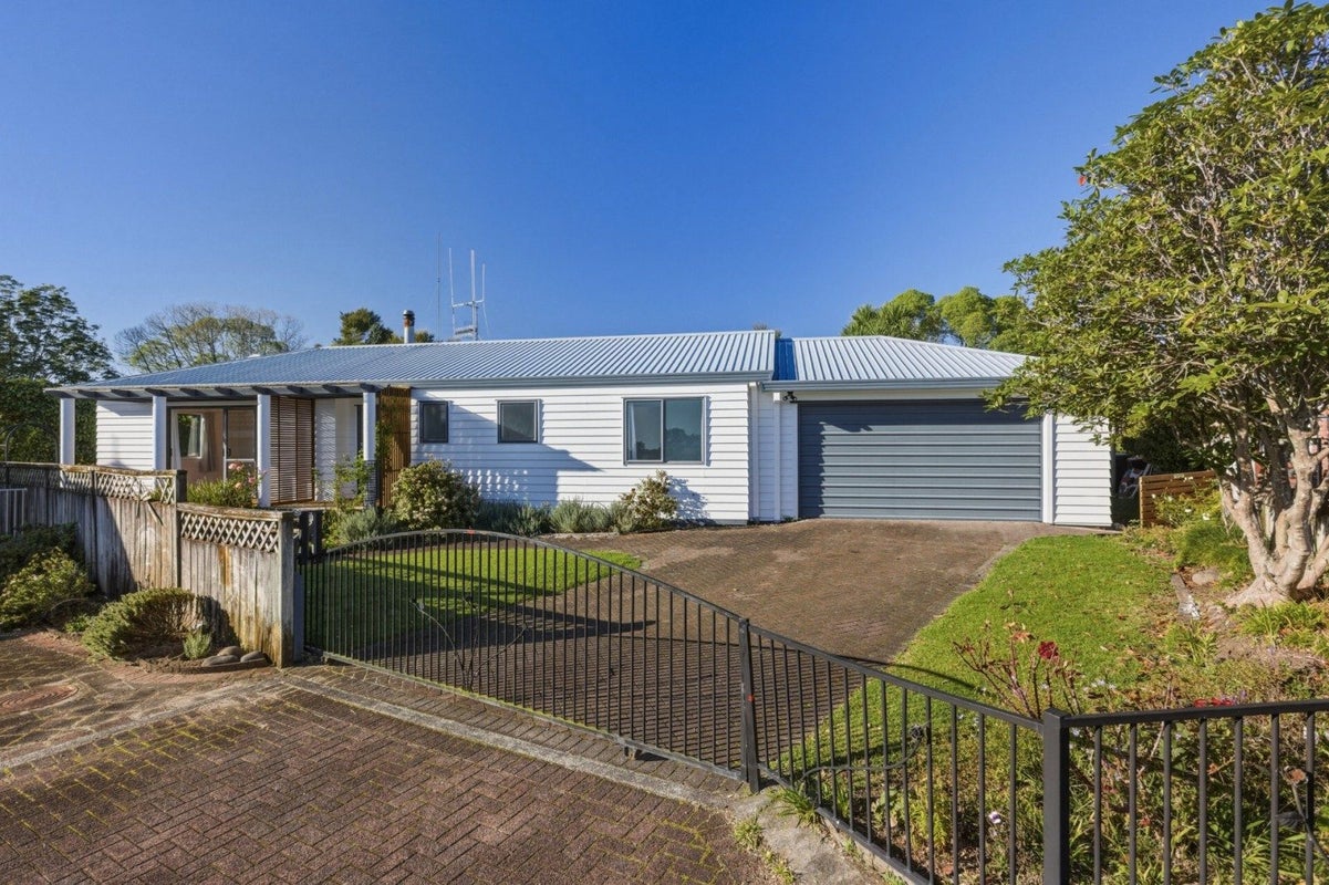 25 Lucerne Place, Welcome Bay, Tauranga - Carousel 1