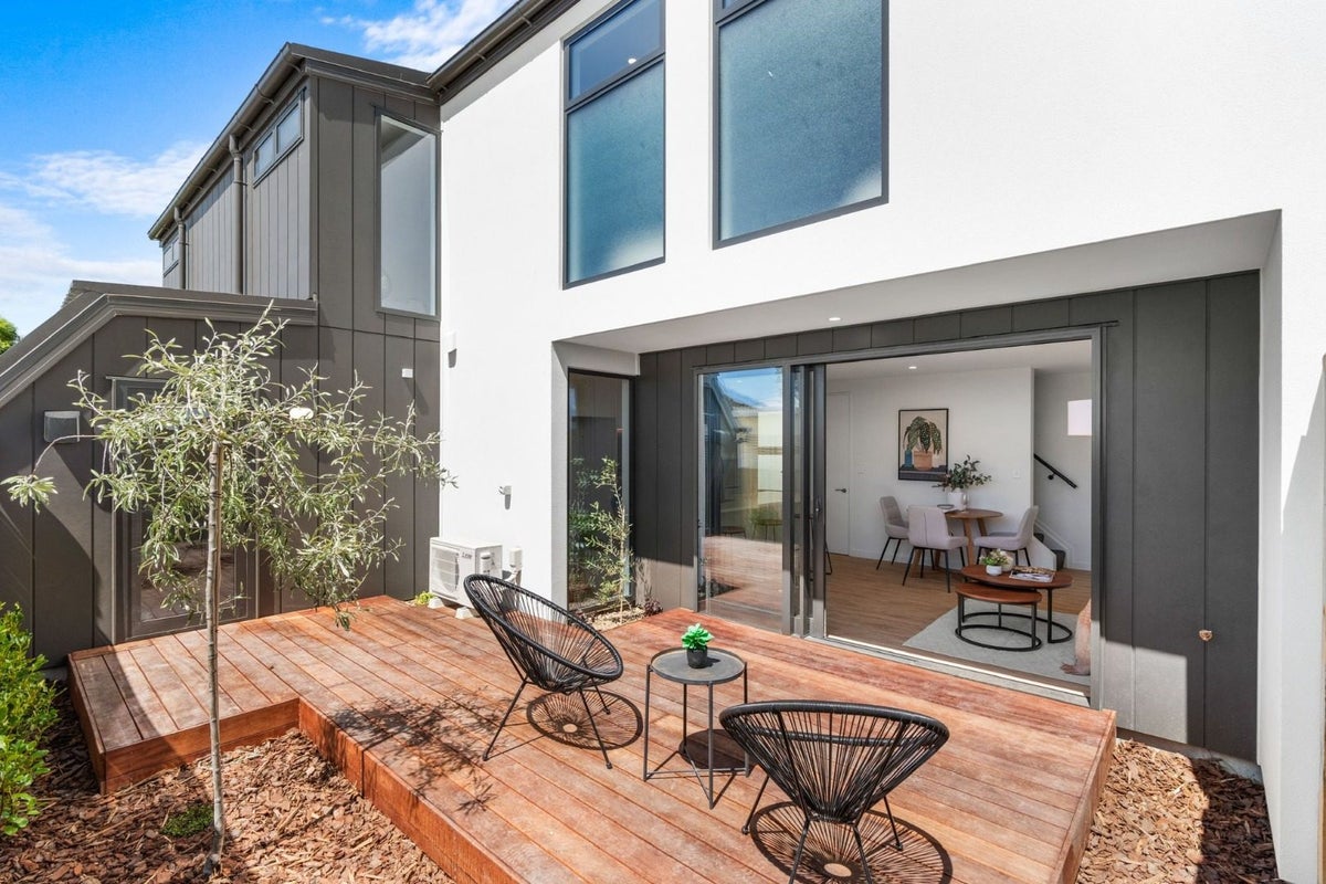 4/5 Clarence Street South, Addington, Christchurch - Carousel 10