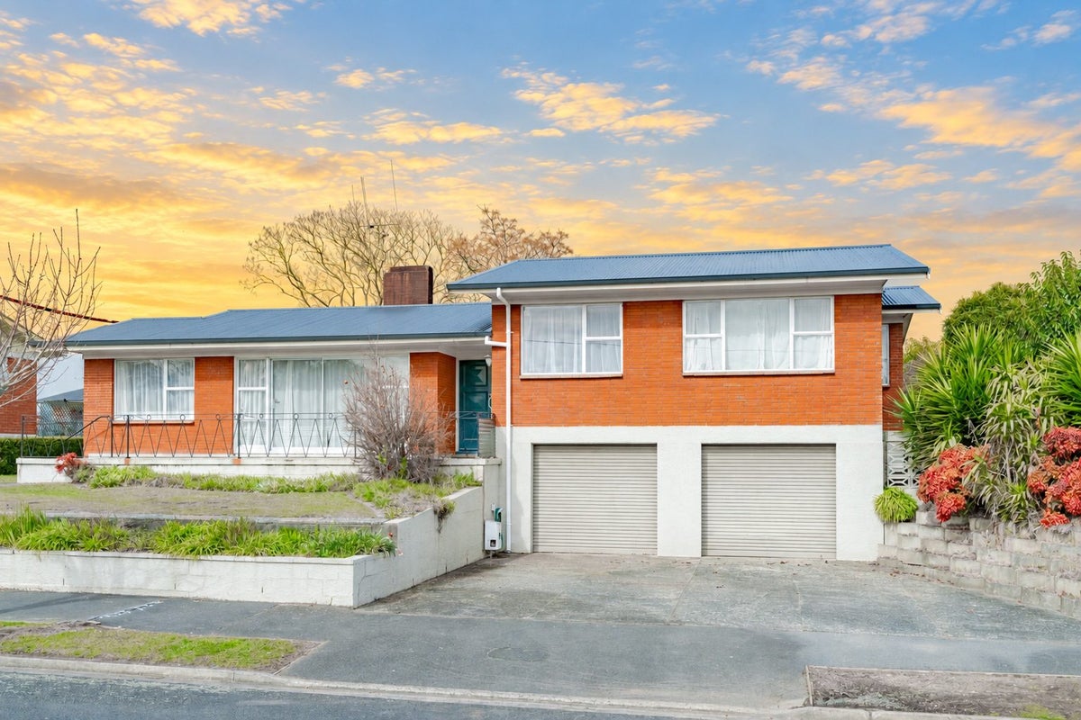 6 Stewart Place, Melville, Hamilton, Waikato - Carousel 1