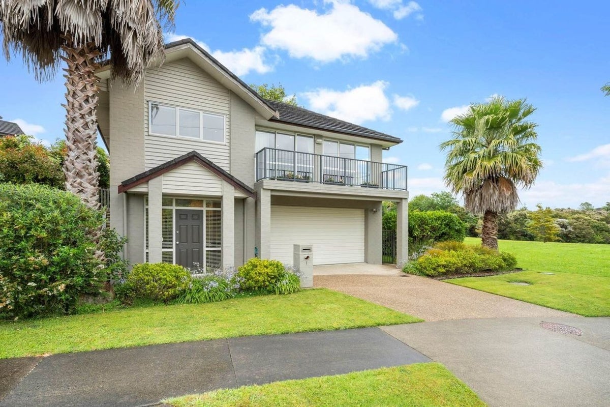1 Mural Place, Greenhithe, Auckland - Carousel 2