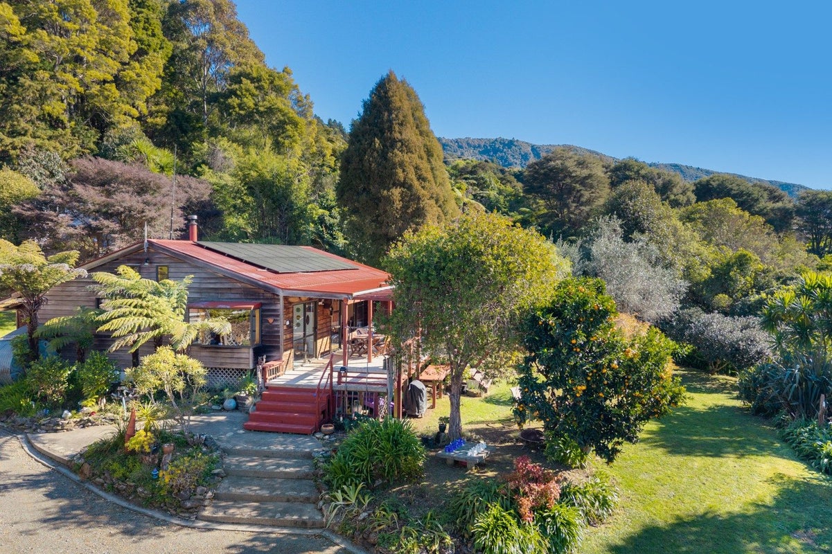 810A Queen Charlotte Drive, Havelock, Havelock - Carousel 2