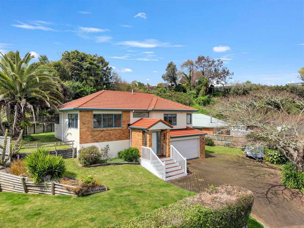 30 Capricorn Place, Kawaha Point, Rotorua - Carousel 1