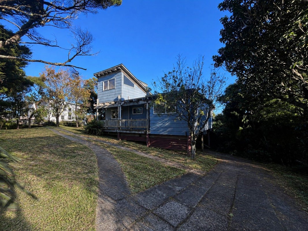 187 Piha Road, New Lynn - Carousel 13