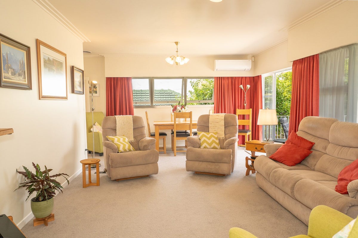 17 Johnsview Terrace, Hillcrest, Hamilton - Carousel 2