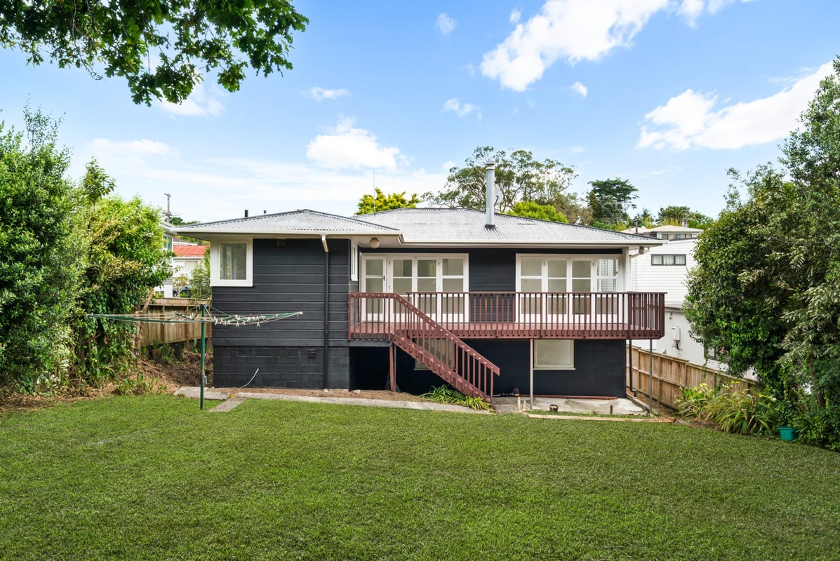 13 Bond Crescent, Forrest Hill, Auckland - Carousel 1
