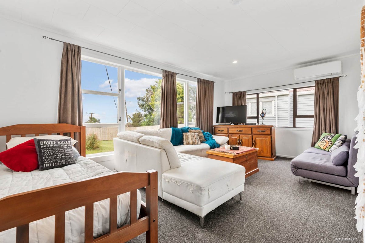 68 Mclarin Road, Waiuku - Carousel 1