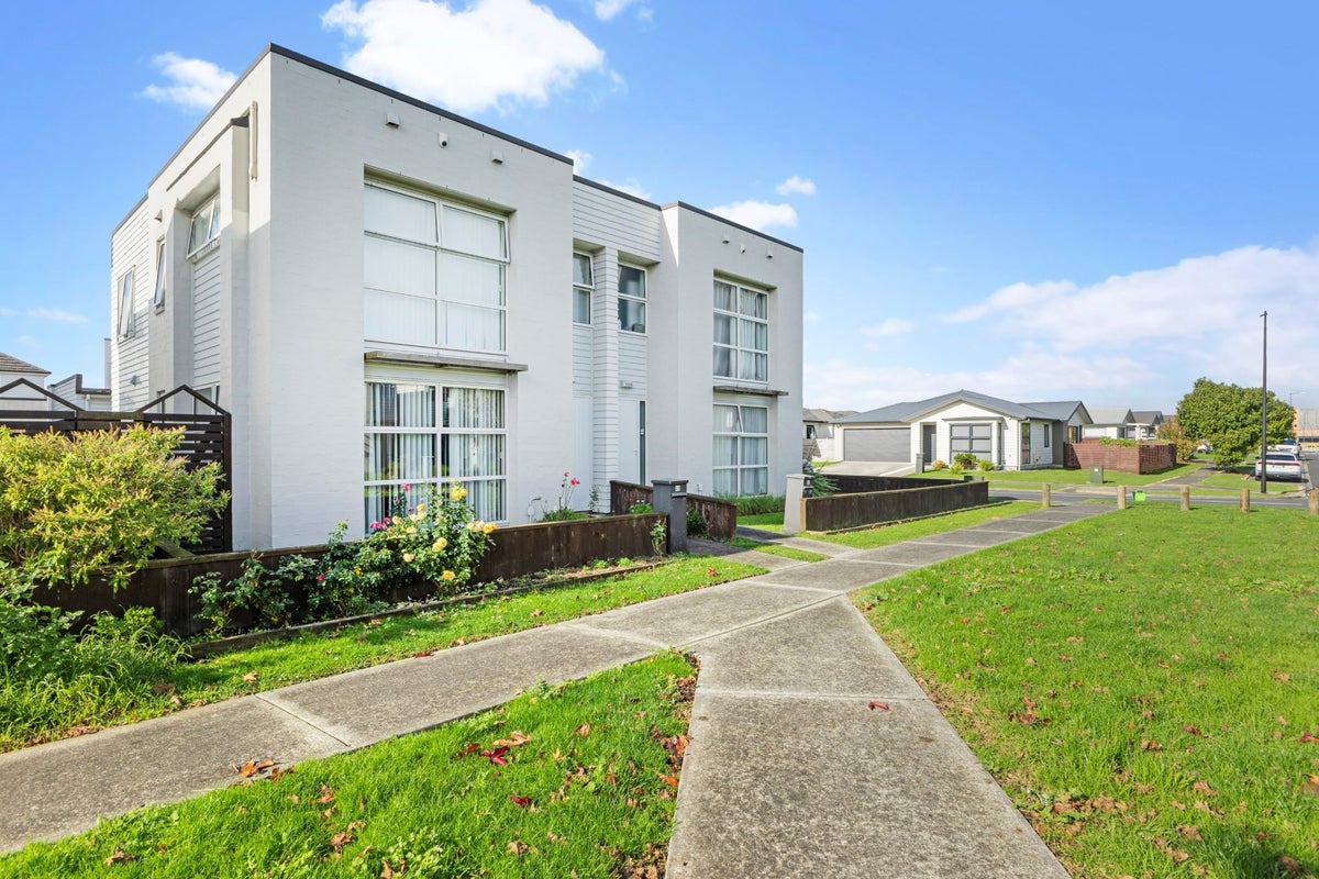 29 Hollowout Street, Takanini, Auckland - Carousel 2