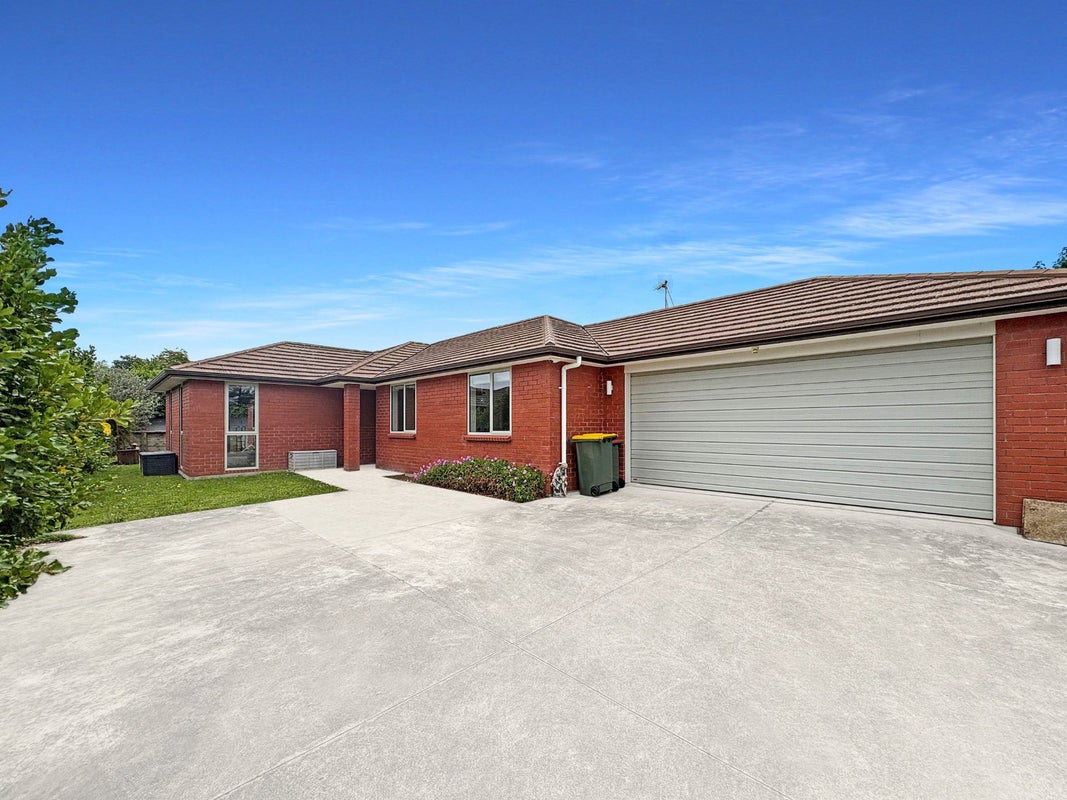 10 Cabourne Drive, Glenview, Hamilton - Carousel 1