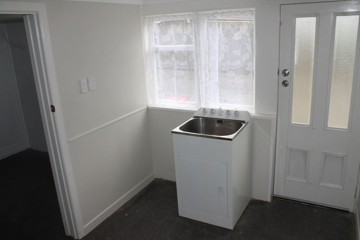19A Newington Road, Henderson, Auckland - Carousel 10