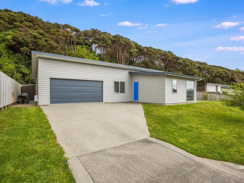 13 Banks Boulevard, Whitby, Porirua - Carousel 2