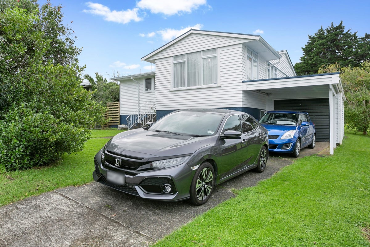 4 Farringdon Street, Glen Innes, Auckland - Carousel 1
