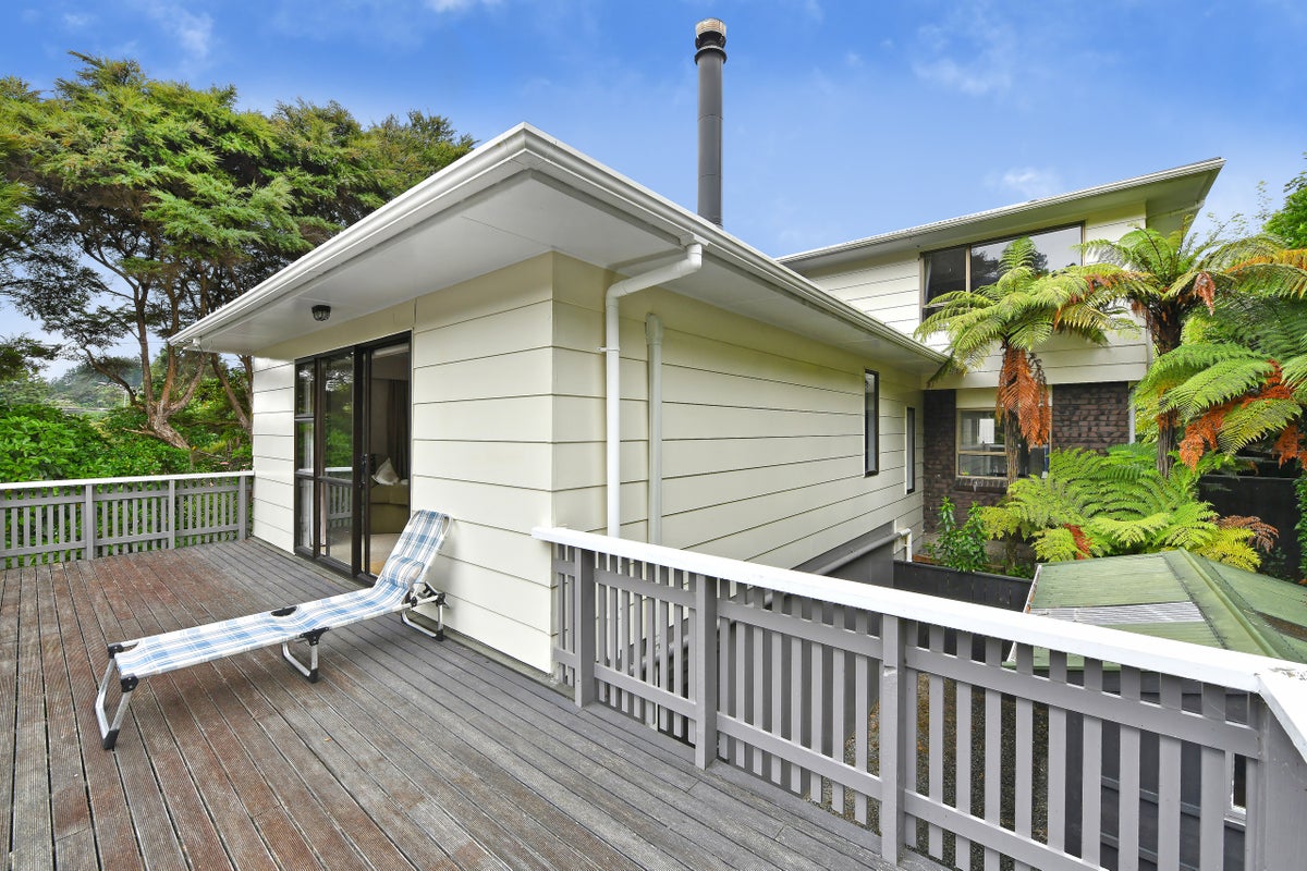 11 Avian Crescent, Blue Mountains, Upper Hutt - Carousel 2