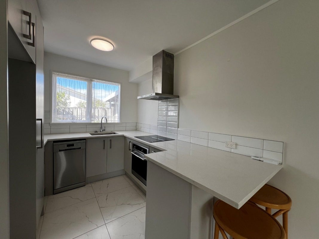 3/40 Richards Avenue, Forrest Hill, North Shore City, Auckland - Carousel 2