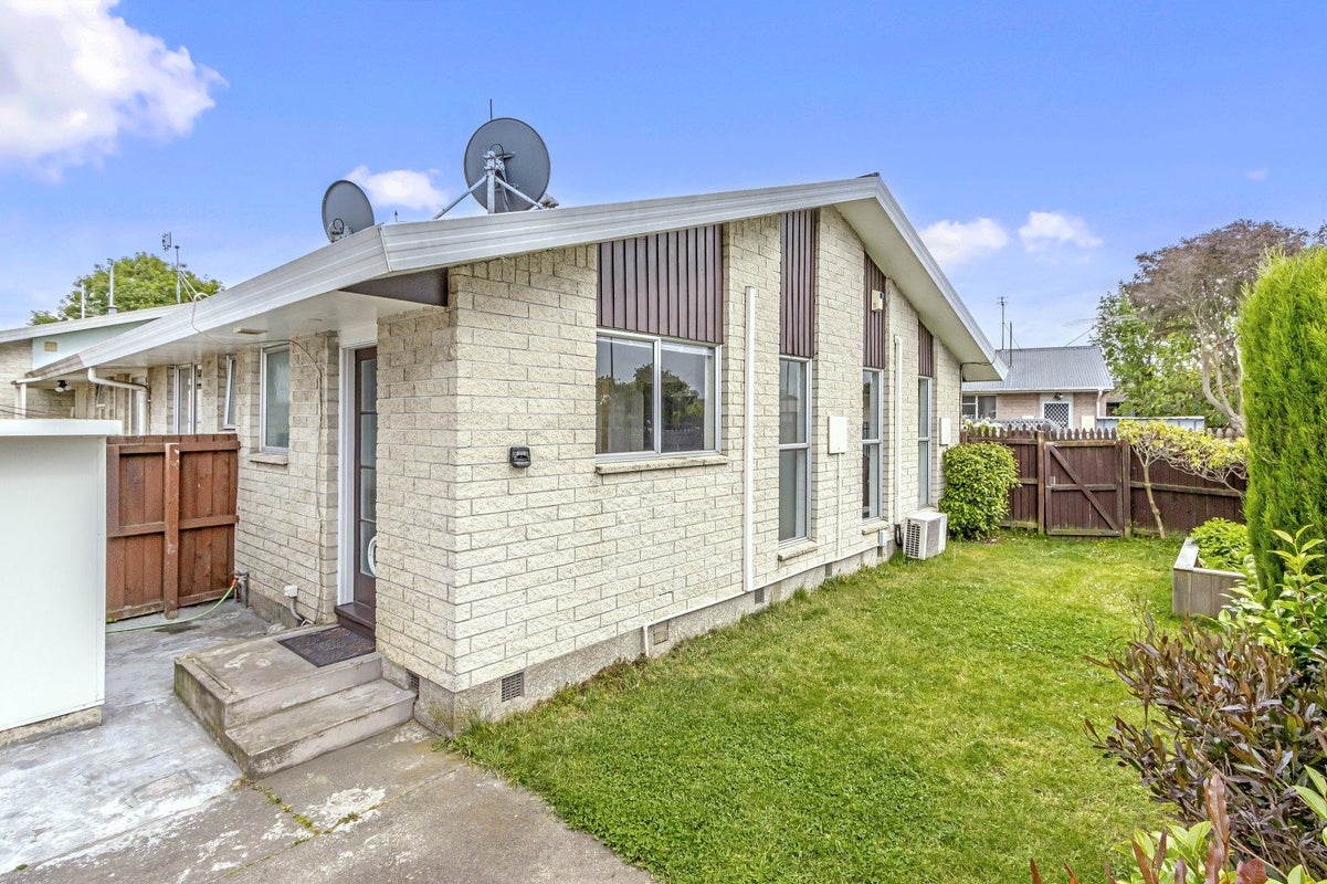 1/19 Whitmore Street, Edgeware, Christchurch - Carousel 1