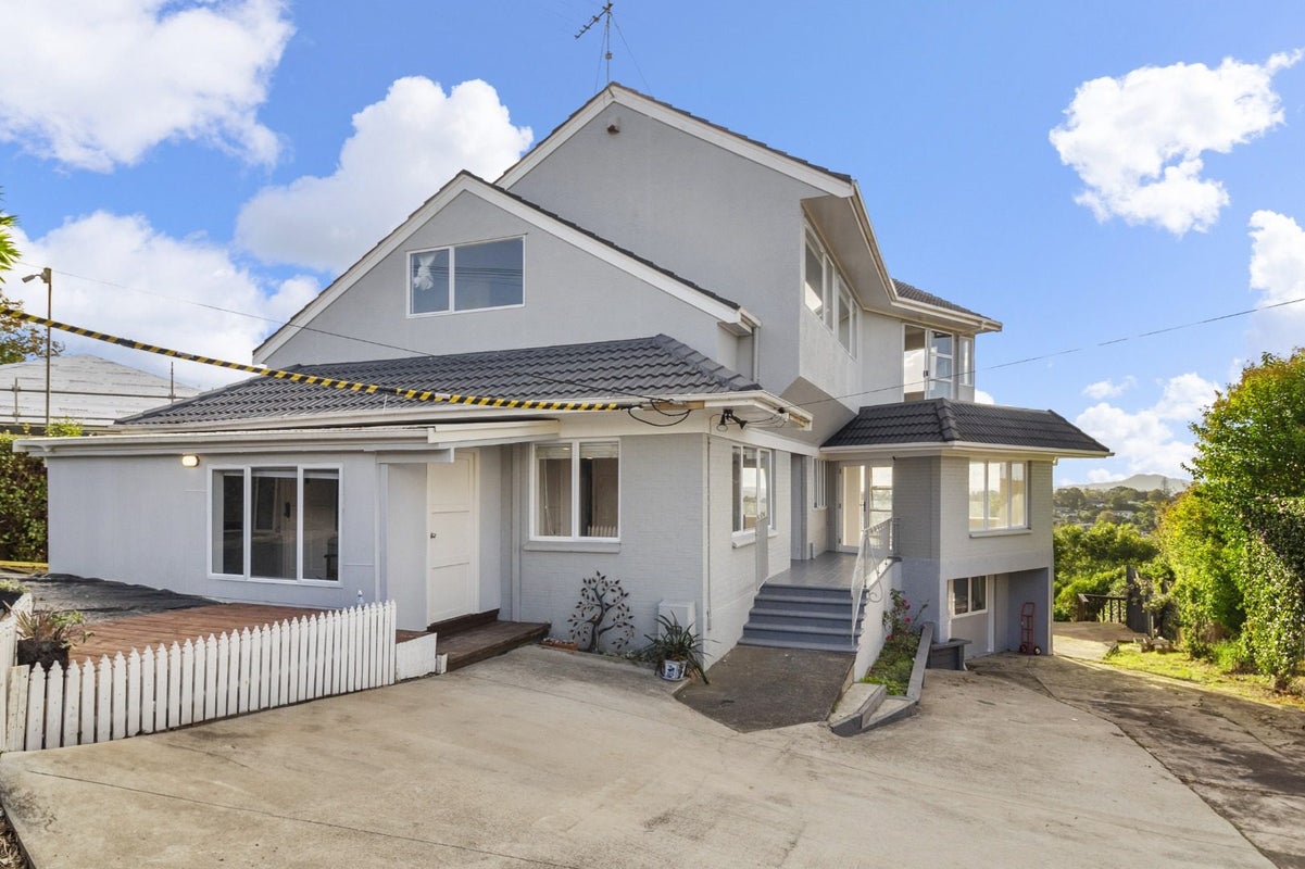 84 Mellons Bay Road, Mellons Bay, Auckland - Carousel 1