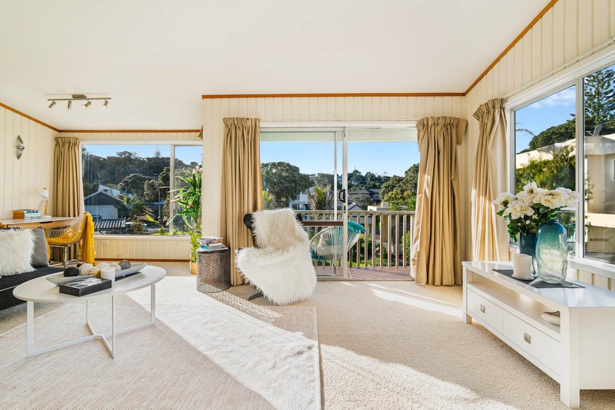 2/4 Arkles Strand, Arkles Bay, Rodney, Auckland - Carousel 2