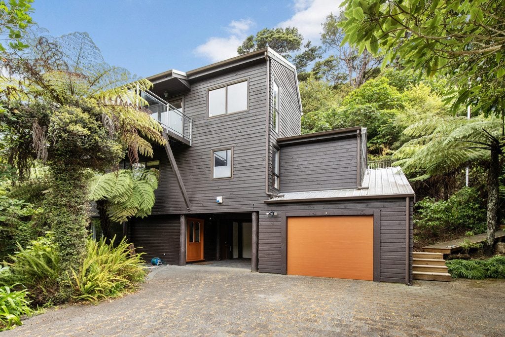 4 Lady Bell Grove, Lowry Bay, Lower Hutt - Carousel 2