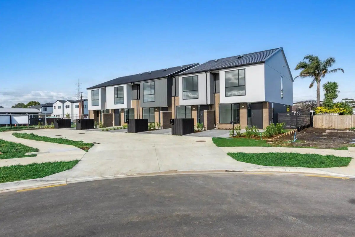 8 Paapaakiri Loop, Takanini, Auckland - Carousel 2