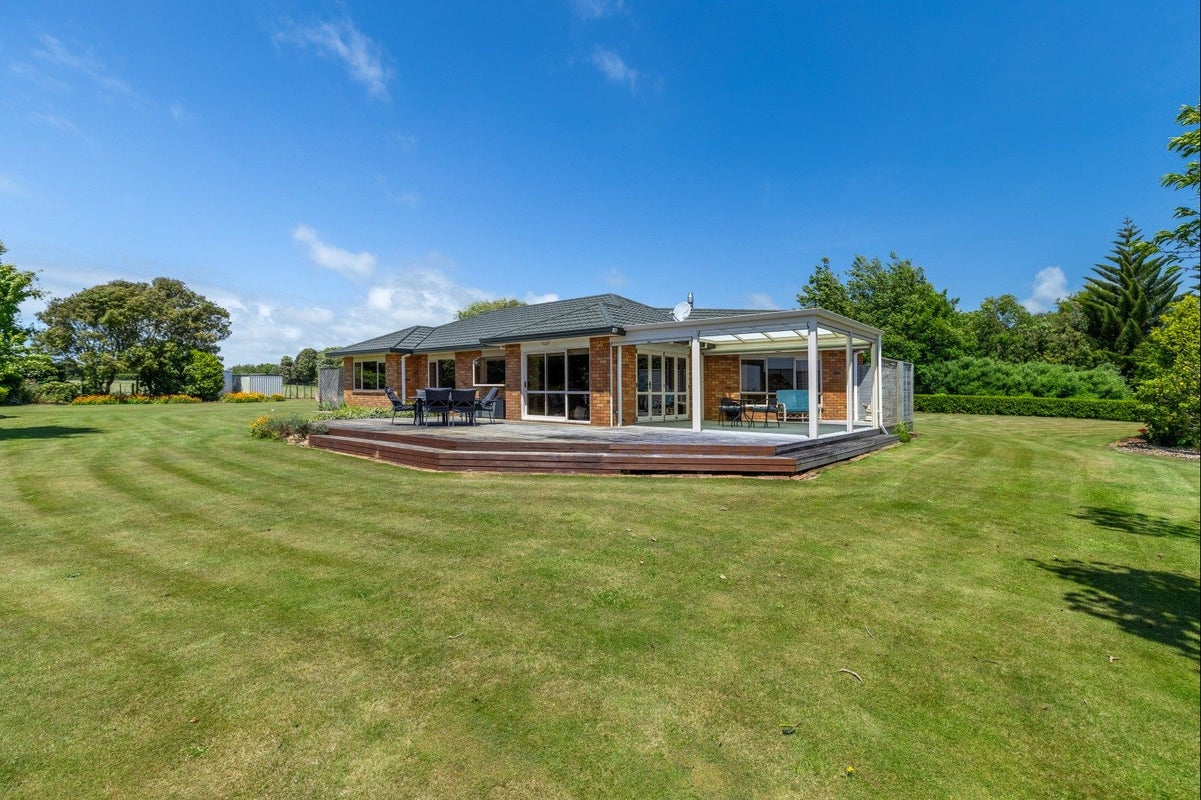 1329 Devon Road, Brixton, Waitara - Carousel 2