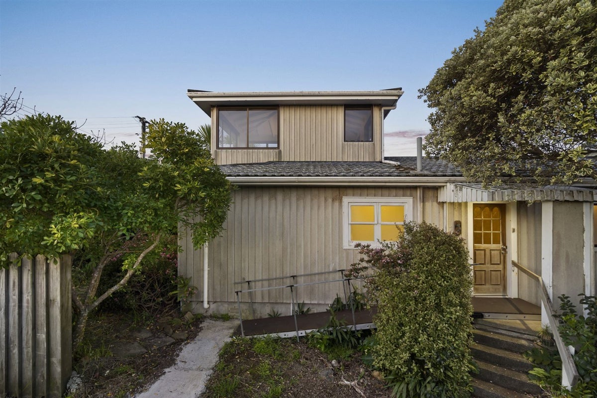 1/86 Ocean View Road, Northcote, North Shore City - Carousel 2