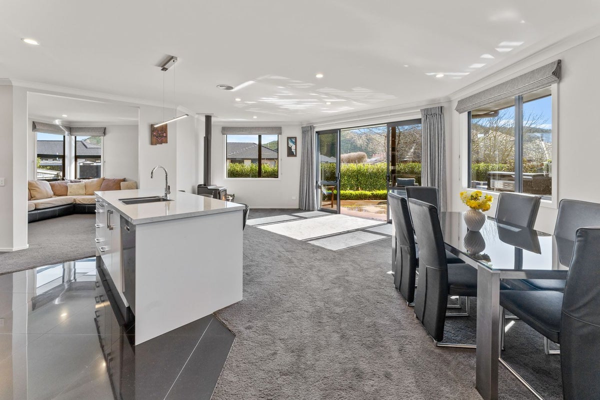 4 Jardine Lane, Wakefield - Carousel 2